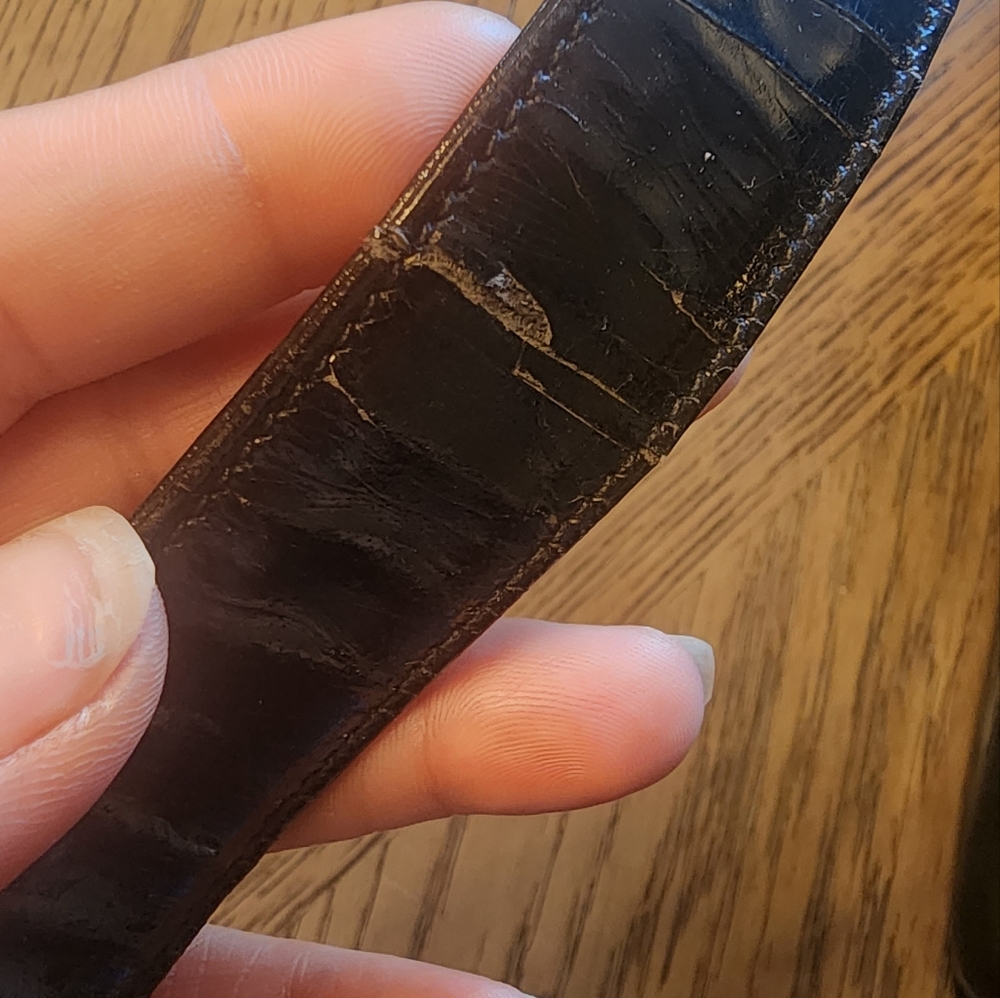 CHANEL Black and Gold Shoulder Bag - Picture 3 of 15